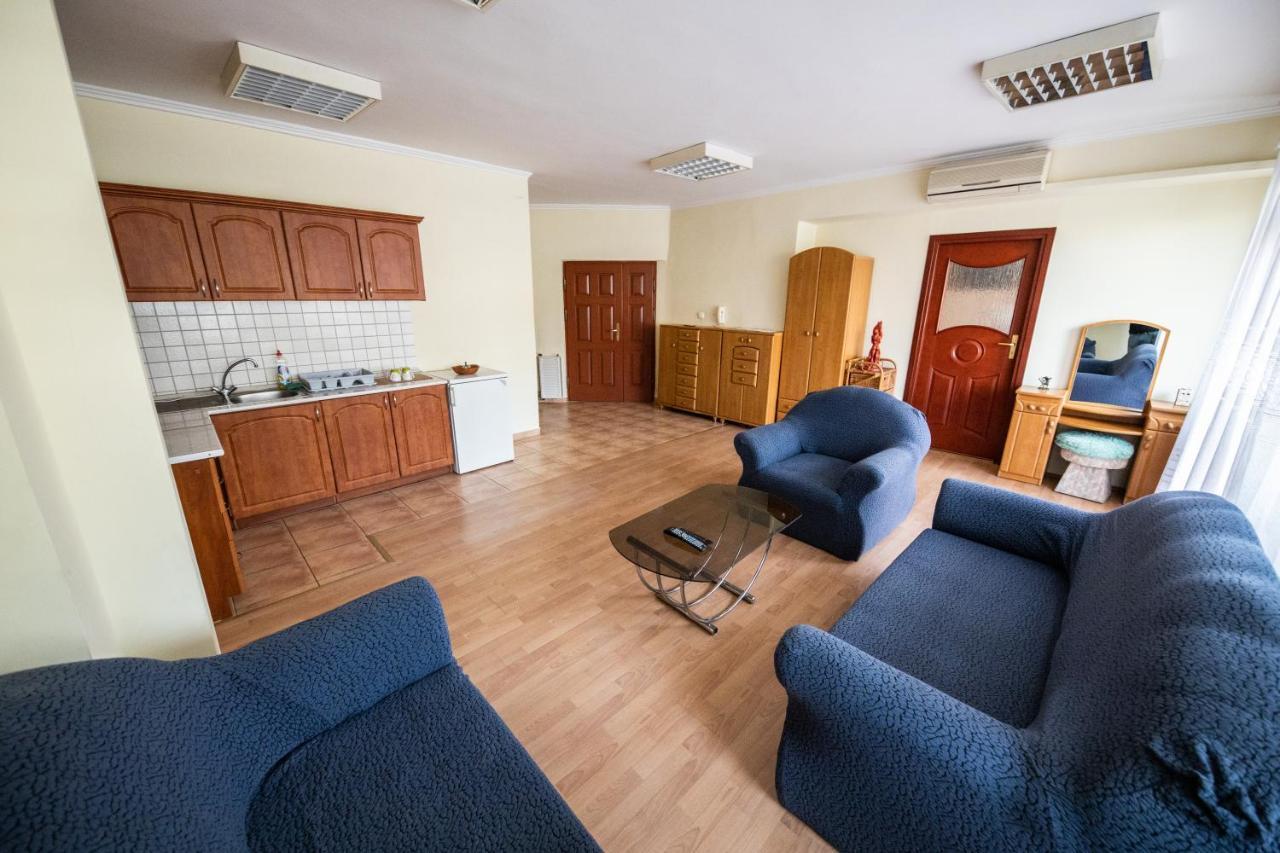 Elit Apartman Apartment Debrecen Ngoại thất bức ảnh